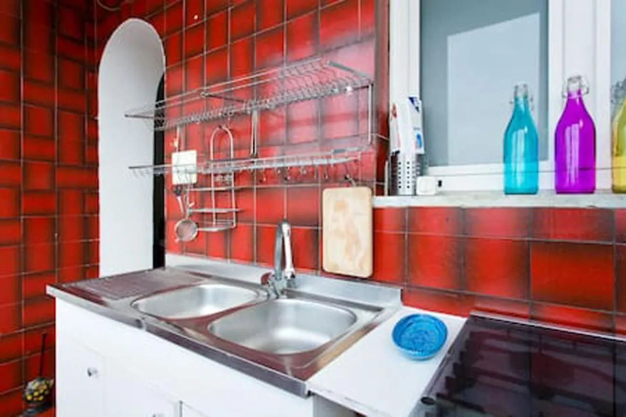 Room And Private Bathroom Between Mondello Beach And Old Town! Free Park! Palermo Homestay