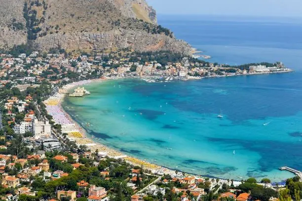 Room And Private Bathroom Between Mondello Beach And Old Town! Free Park! Palermo
