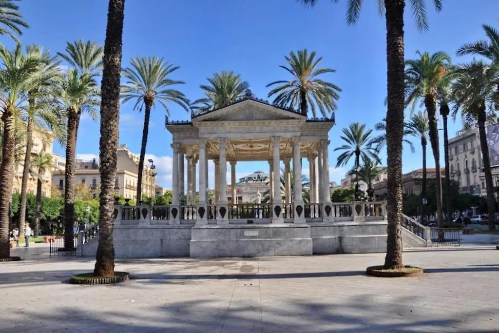 Room And Private Bathroom Between Mondello Beach And Old Town! Free Park! Palermo Homestay