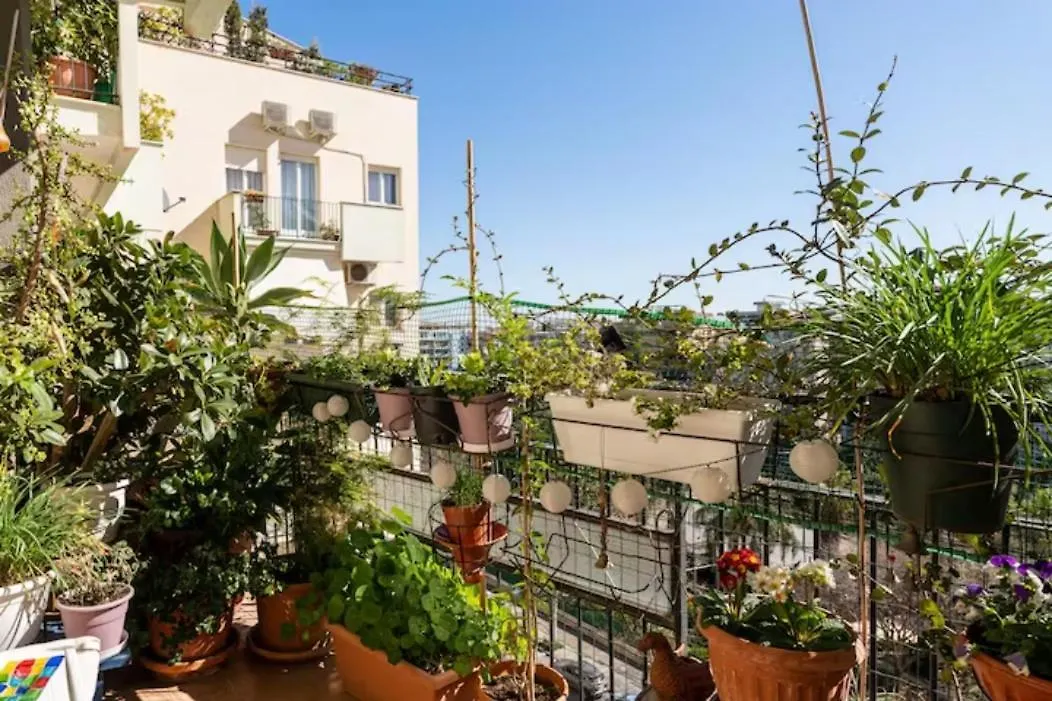 Room And Private Bathroom Between Mondello Beach And Old Town! Free Park! パレルモ ホームステイ