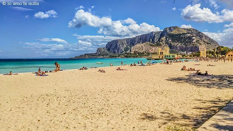 Room And Private Bathroom Between Mondello Beach And Old Town! Free Park! パレルモ
