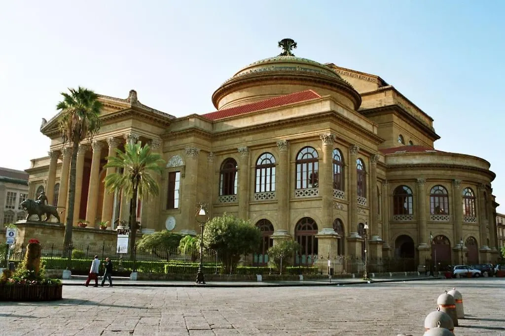 Room And Private Bathroom Between Mondello Beach And Old Town! Free Park! Palermo